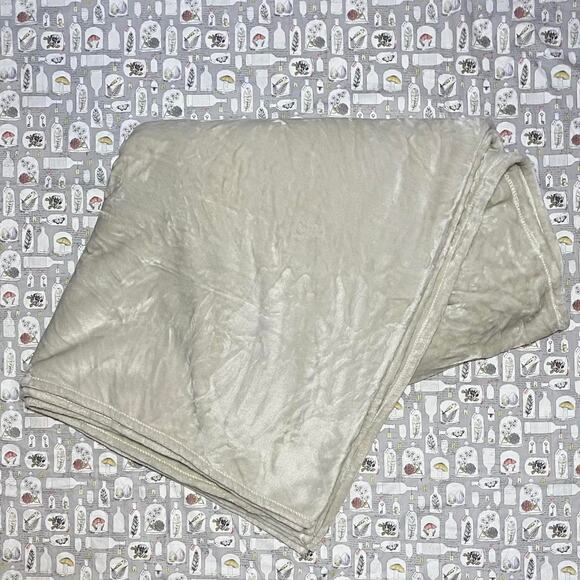 Calvin klein plush throw light - Picture 1 of 6